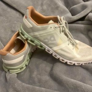 On cloud size 8 in great condition